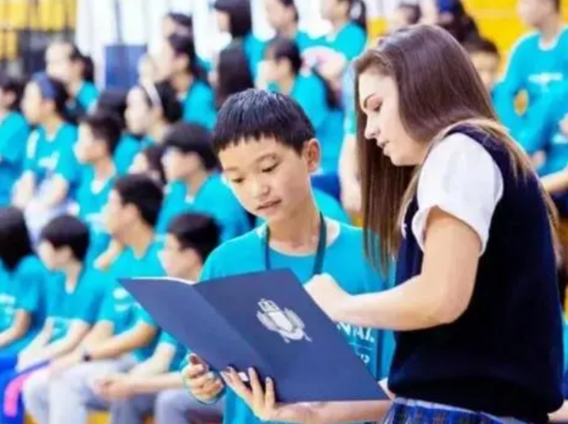 “月入1万元，不够孩子研学7天”？