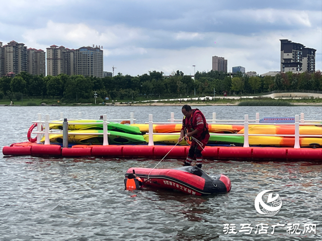 驻马店经济开发区骏驰救援队举行水域技能演练