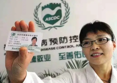 餐饮服务行业人员购买使用假健康证，只为“方便”？