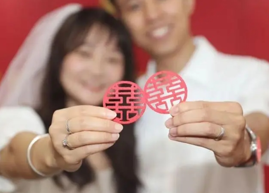 驿城区婚姻登记处：“七夕”恰逢周末 为爱“不打烊”