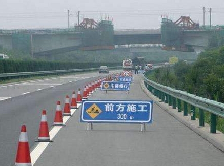 下周起，京港澳高速漯驻段部分路段封道施工！
