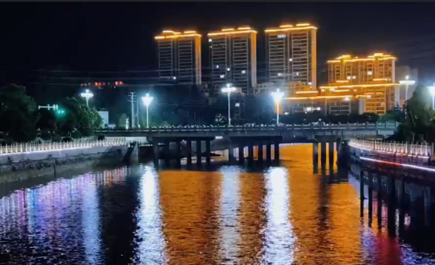 泌阳县双龙公园的迷人夏夜