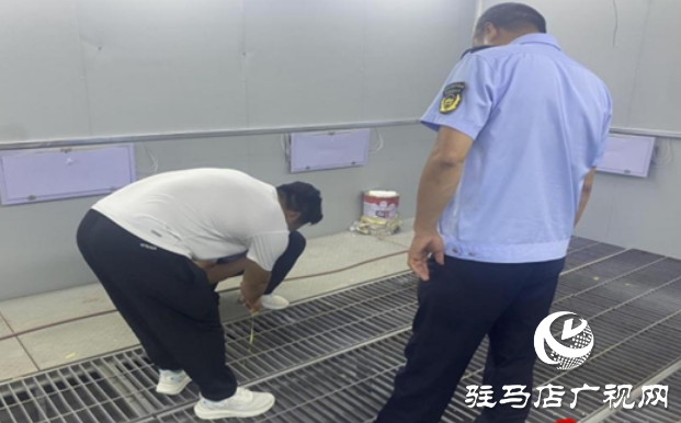 汽修喷漆异味扰民 执法人员快速处理