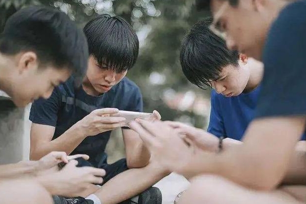 花钱买卡停不下来，一些青少年陷“集卡成瘾”？