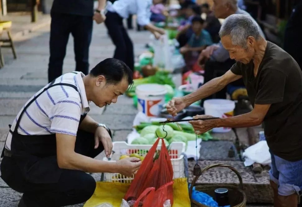 驻马店：早市熙熙攘攘 人间烟火味最抚凡人心
