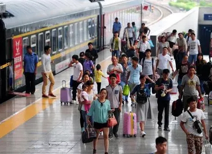 暑运以来全国铁路发送旅客超8亿人次