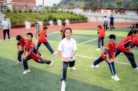北京市教委：新学期起小学初中学生课间延长5分钟