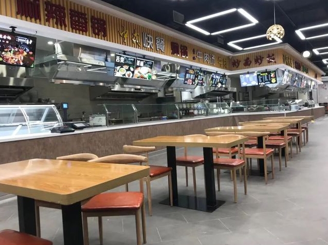 盯紧年轻人的胃，品牌超市纷纷布局“大食堂”