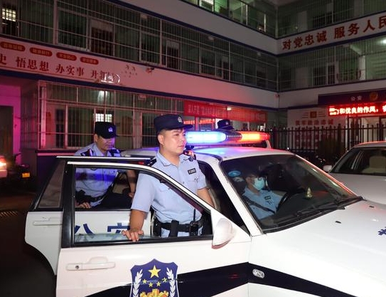泌阳县郭集镇：开展夜间巡逻 守护万家灯火