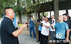 驿城区委宣传部组织网络名人开展采风活动
