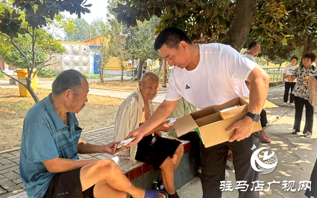 关爱老人 情暖中秋