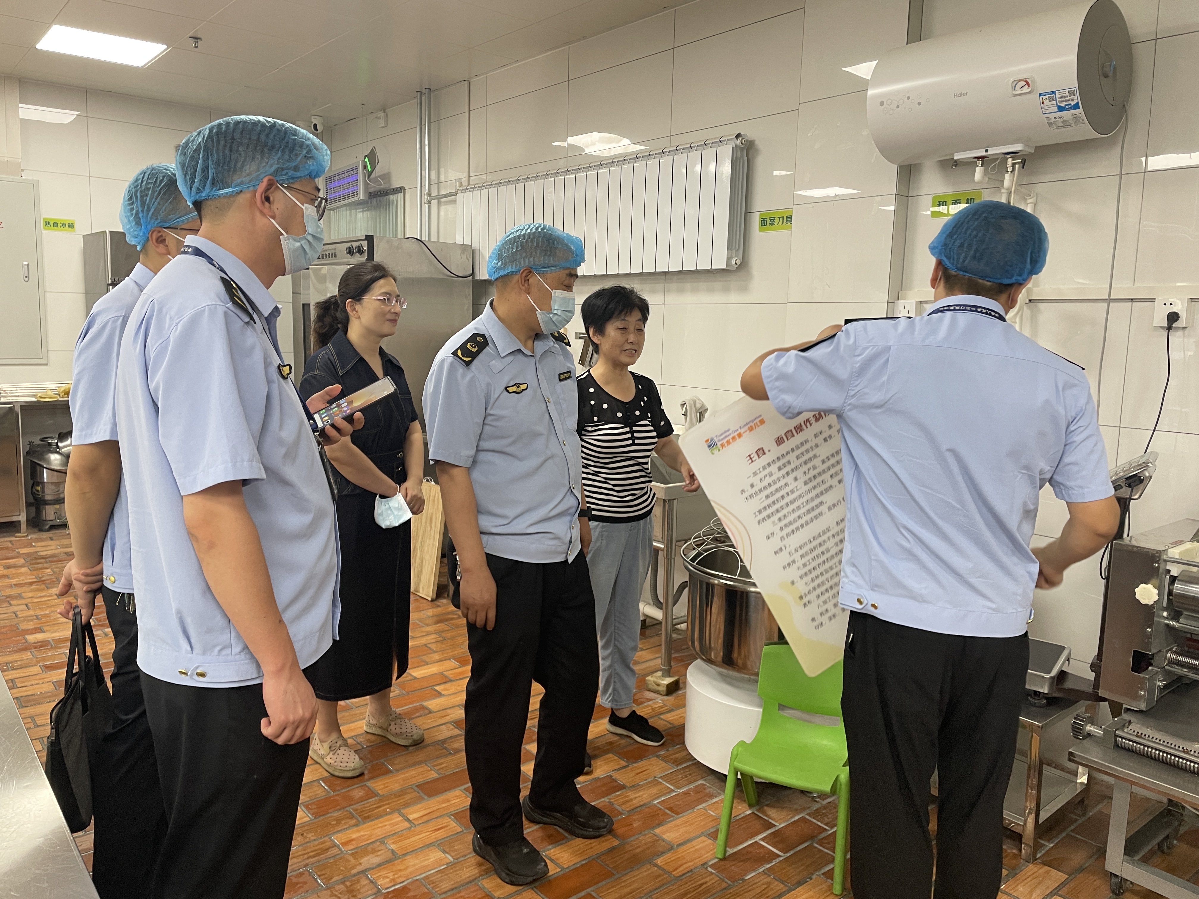 驻马店市市场监管局城乡一体化示范区分局开展秋季校园食品安全检查