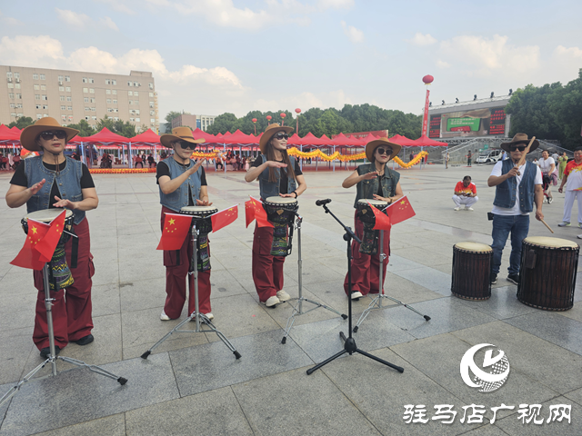 驻马店:歌声传递祝福 舞蹈喜迎国庆