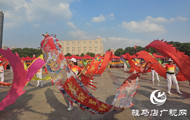 驻马店:歌声传递祝福 舞蹈喜迎国庆
