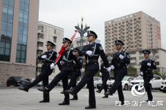 驻马店市驿城区公安分局举行“迎国庆”升国旗活动