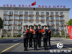 驻马店市公安局高新区分局举行国庆升旗仪式
