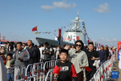 人民海军首次在国庆假期成规模组织舰艇开放活动