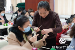 余水云：传承钩编技艺 助力青年就业