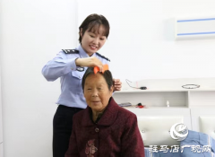 新蔡县公安局开展重阳节送祝福活动