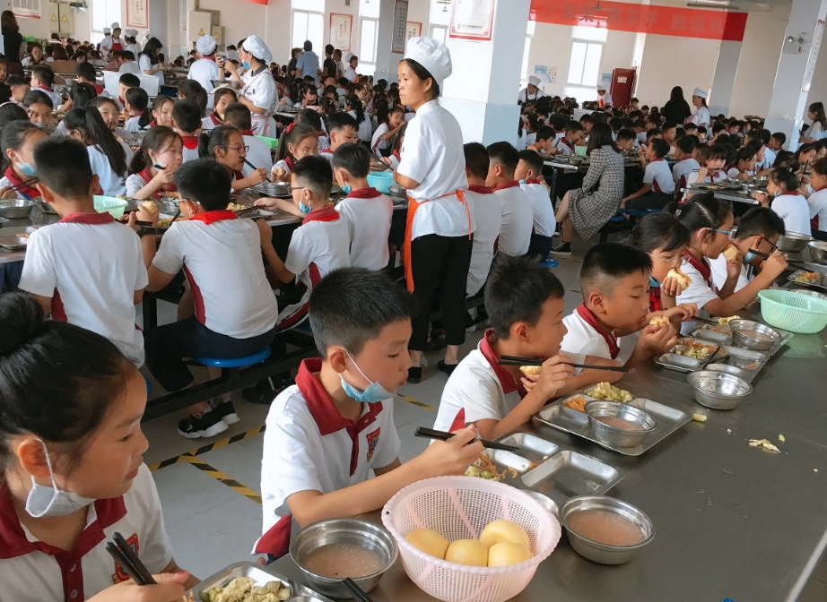 谁将黑手伸向学生“盘中餐”？