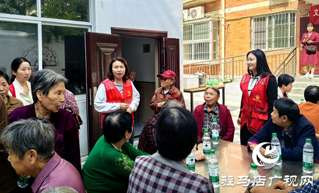 驿城区西园街道：爱在重阳节 情暖老人心