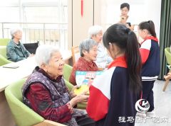童心携手暖“夕阳” 共话重阳敬老情