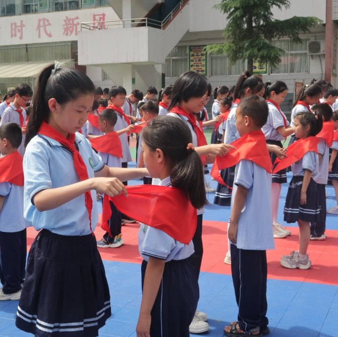 上蔡县举行“红领巾 爱祖国”少先队示范性分批入队仪式