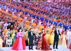 努力铸就新时代文艺高峰——以习近平同志为核心的党中央引领新时代文艺繁荣发展纪实