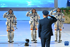 神舟十九号航天员乘组出征仪式在酒泉卫星发射中心举行