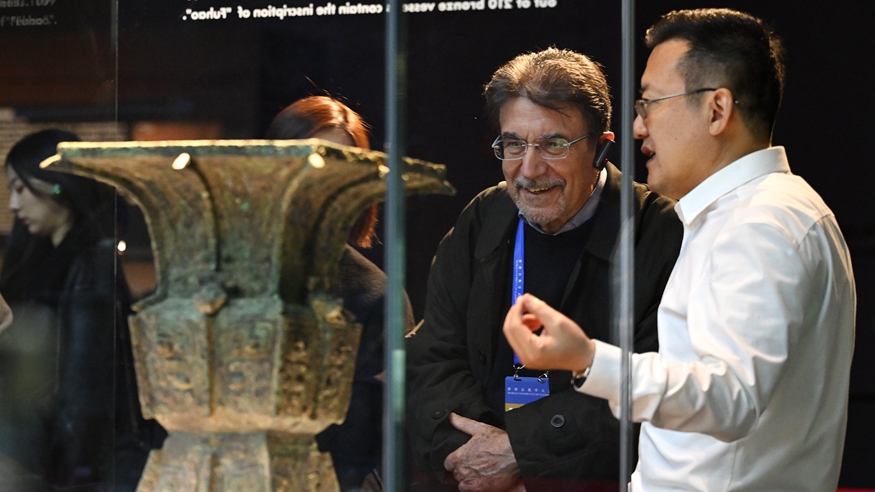首届世界古典学大会“考古与中华文明溯源展”迎来中外嘉宾
