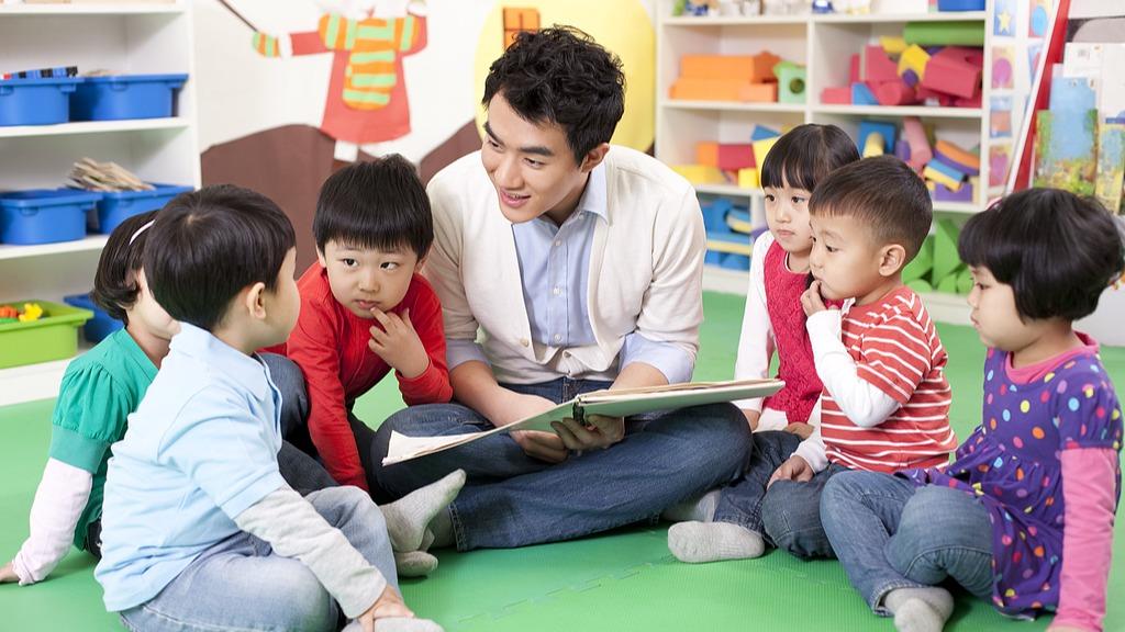 尊重教育规律 严刹幼儿园“小学化”之风