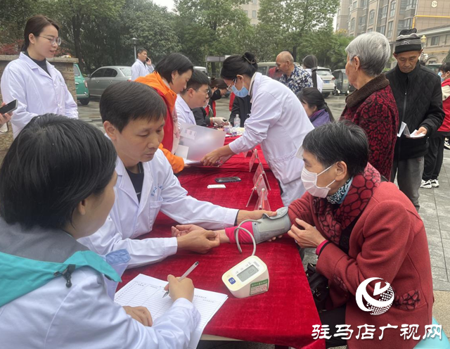 健康义诊进小区 服务居民零距离