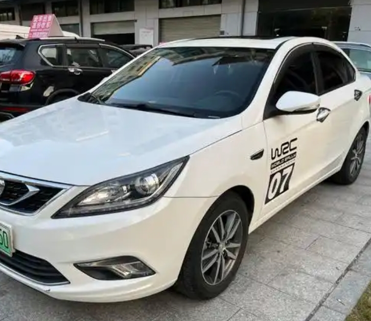 谁在买二手新能源汽车