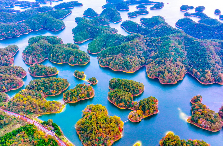 千岛湖岛屿斑斓多姿