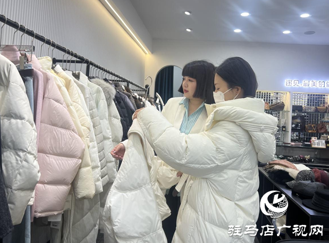 冬装市场销售旺 羽绒服 大衣受热捧