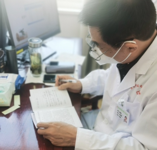 驻马店市中心医院：医生妙手回春  为七旬老人重燃生命希望