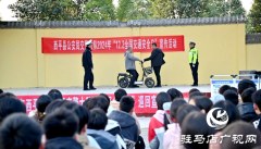 西平县：“美丽乡村行”交通安全巡回宣讲走进权寨中学