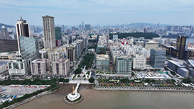 “背靠祖国，现在澳门发展得越来越好”