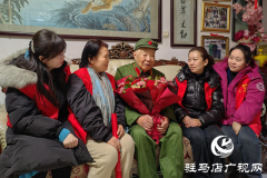 驻马店广播电视台第二党支部：党员慰问抗战老兵 共同缅怀革命英烈
