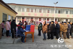 驿城区沙河店镇：情系敬老院 冬日送温暖