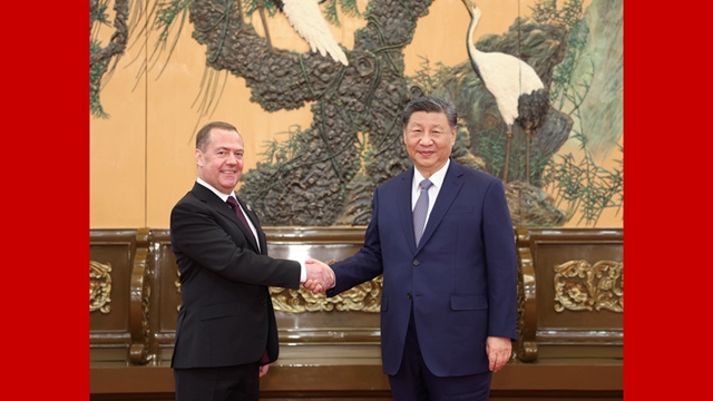 习近平会见俄罗斯统一俄罗斯党主席梅德韦杰夫