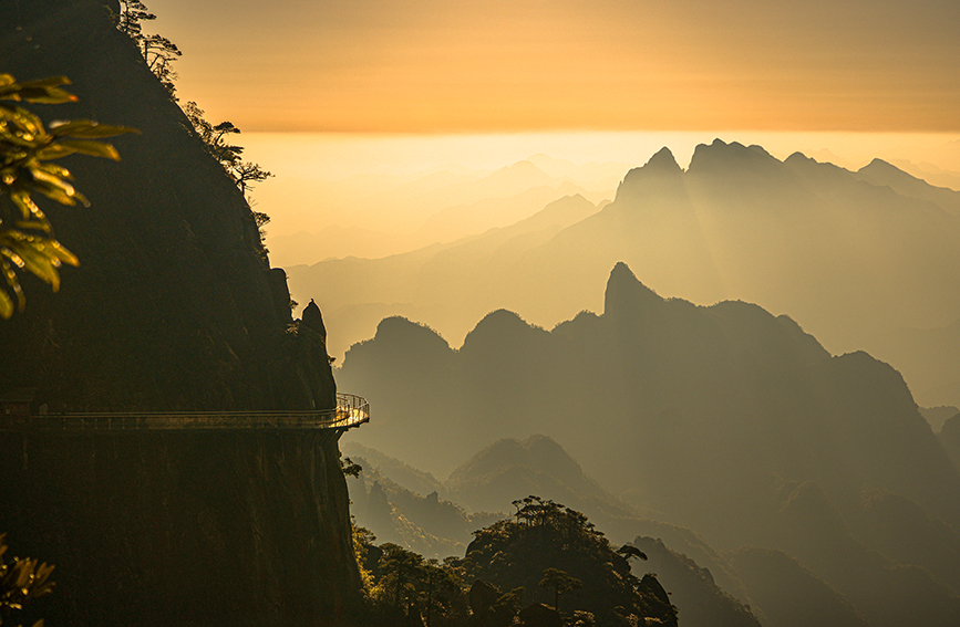 上饶三清山：日落盛景 引人入胜