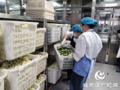 驻马店市实验中学：43名家长化身“食品安全守护者”守护学生“舌尖安全”