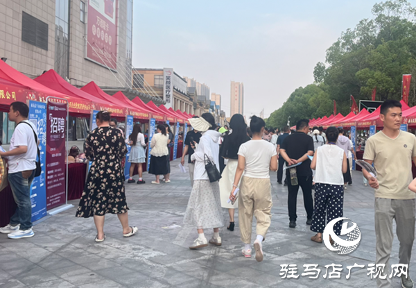 “民营企业服务月”驻马店经济开发区专场招聘会举行