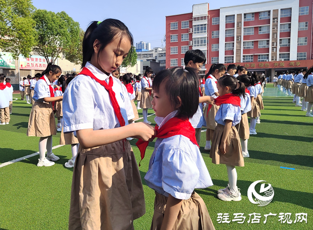 驻马店市第二十三小学举行春季新队员入队仪式
