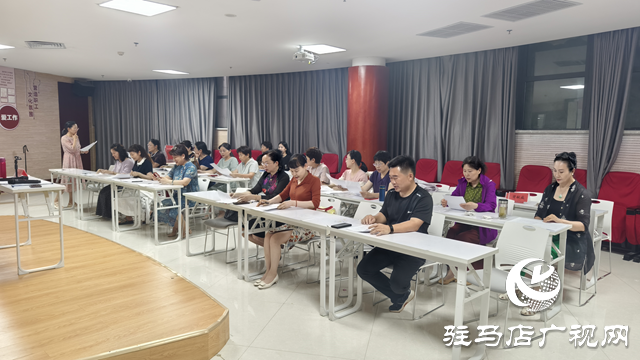 驻马店市总工会职工夜校美化声音班学员毕业作品排练进行时
