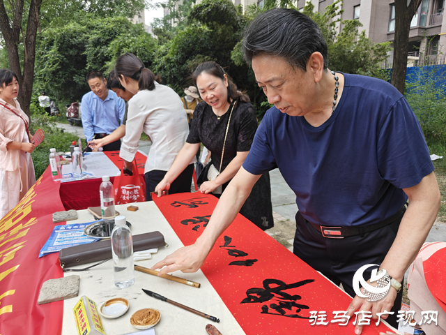驻马店市书画研究院开展高考送祝福活动