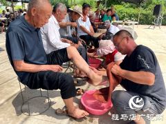 平舆县万金店镇土店村开展“温情父亲节 爱心常相伴”文明实践活动