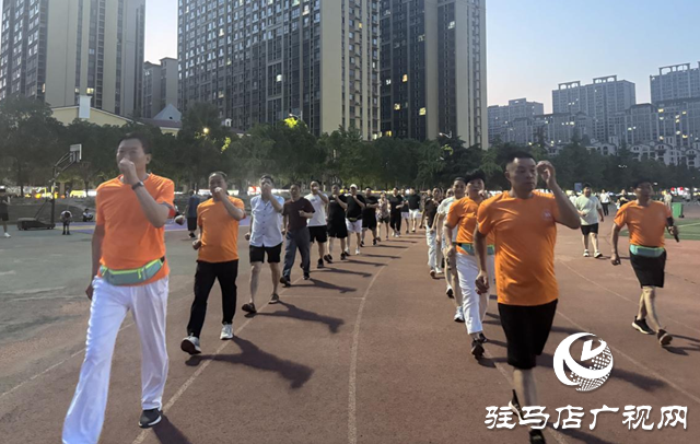 百人踏歌燃动天中夏夜！驻马店健步团走出健身新潮流