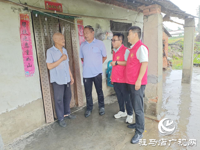 驿城区朱古洞乡：雨中巡查防风险 筑牢防线保民安